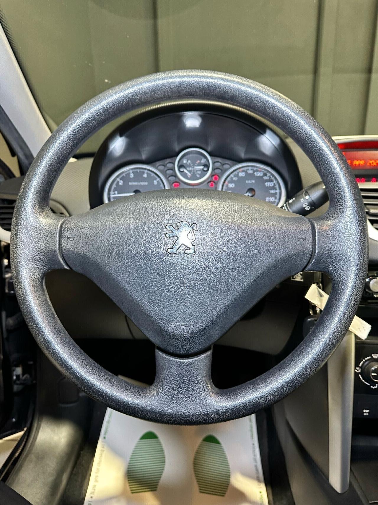 Peugeot 207 1.4 8V 75CV 5p. SPECIAL EDITION