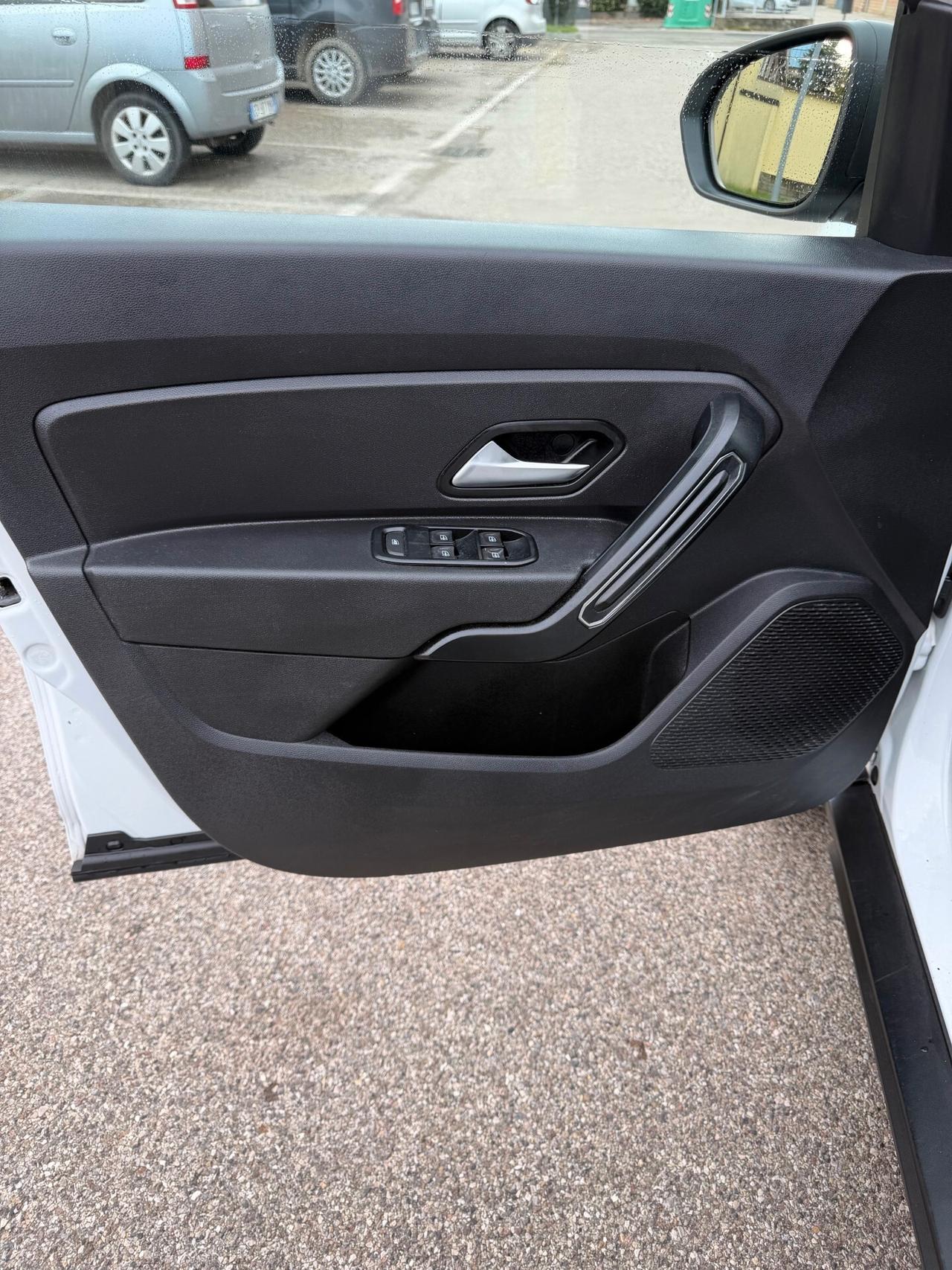 Dacia Duster 1.0 tce - NEOP. - NAV. - 12 MESI DI GARANZIA -