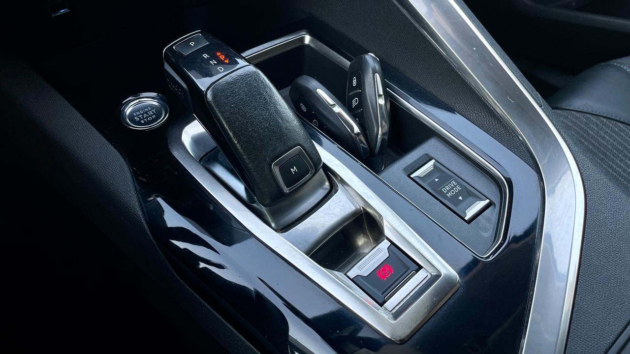 PEUGEOT 5008 1.5 ALLURE 131CV - SETTE POSTI, FULL LED, NEOPATENTATI