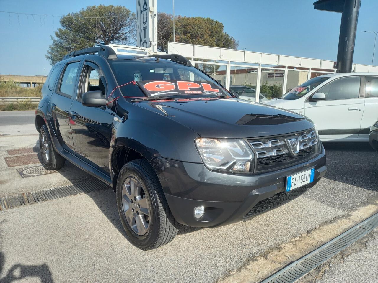 Dacia Duster 1.6 Gpl di Serie 105CV 4x2 Lauréate