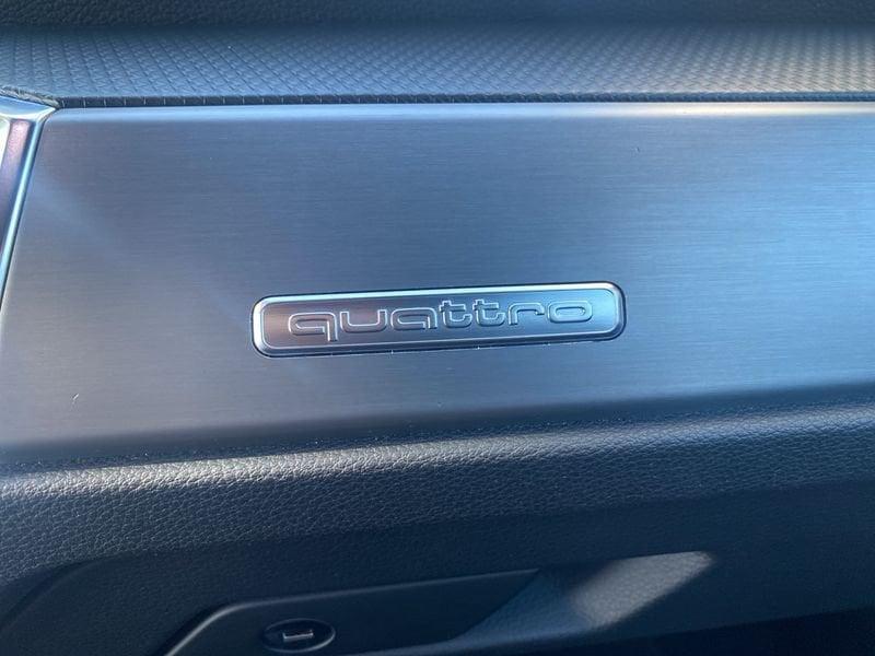 Audi Q3 Q3 SPB 40 TDI quattro S tronic Identity Black 193 CV