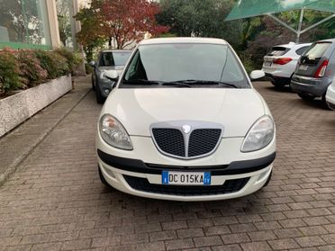 Lancia Ypsilon 1.2 Momo Design