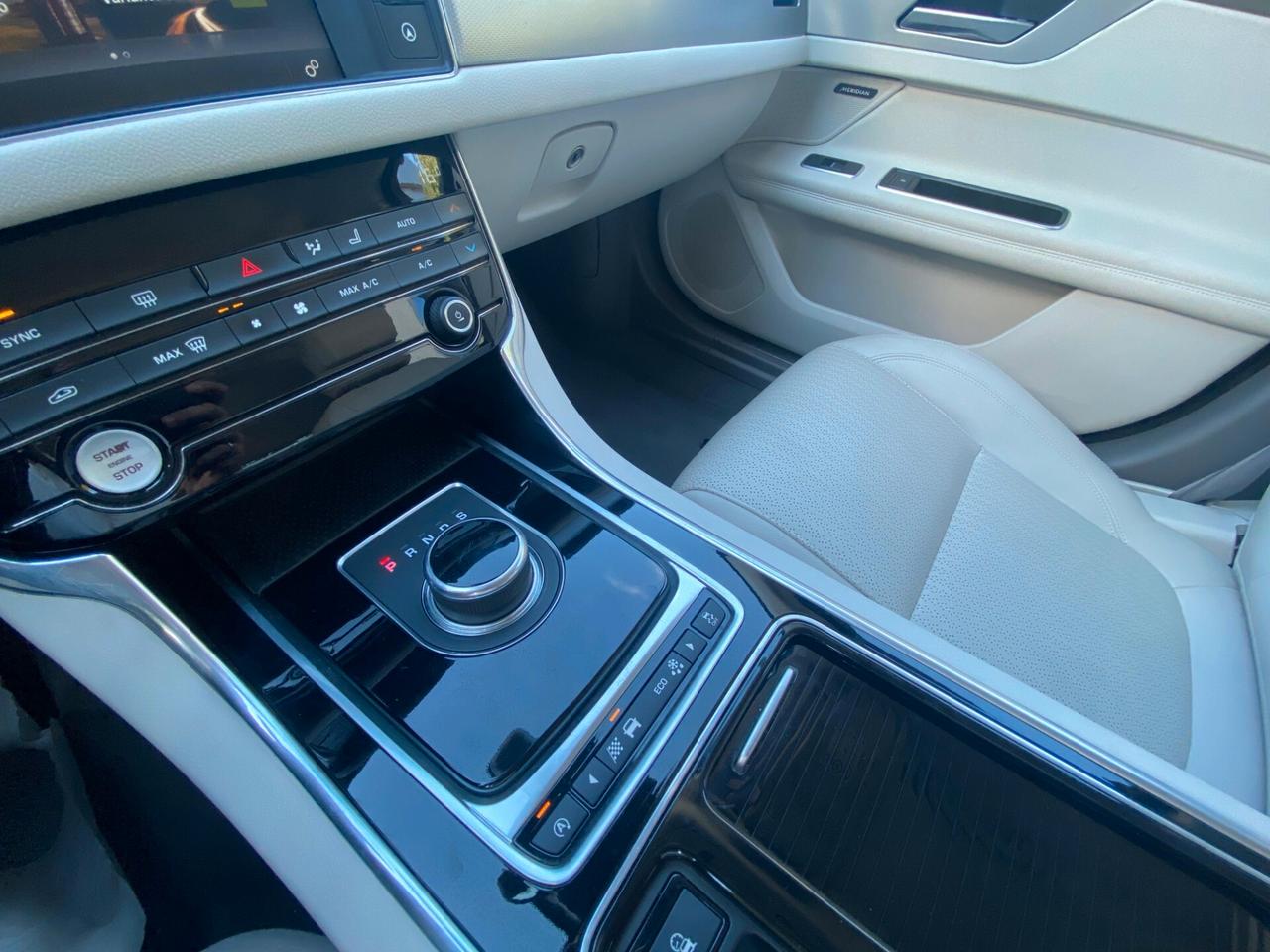 Jaguar XF 2.0 D 180 CV AWD aut. Prestige Business