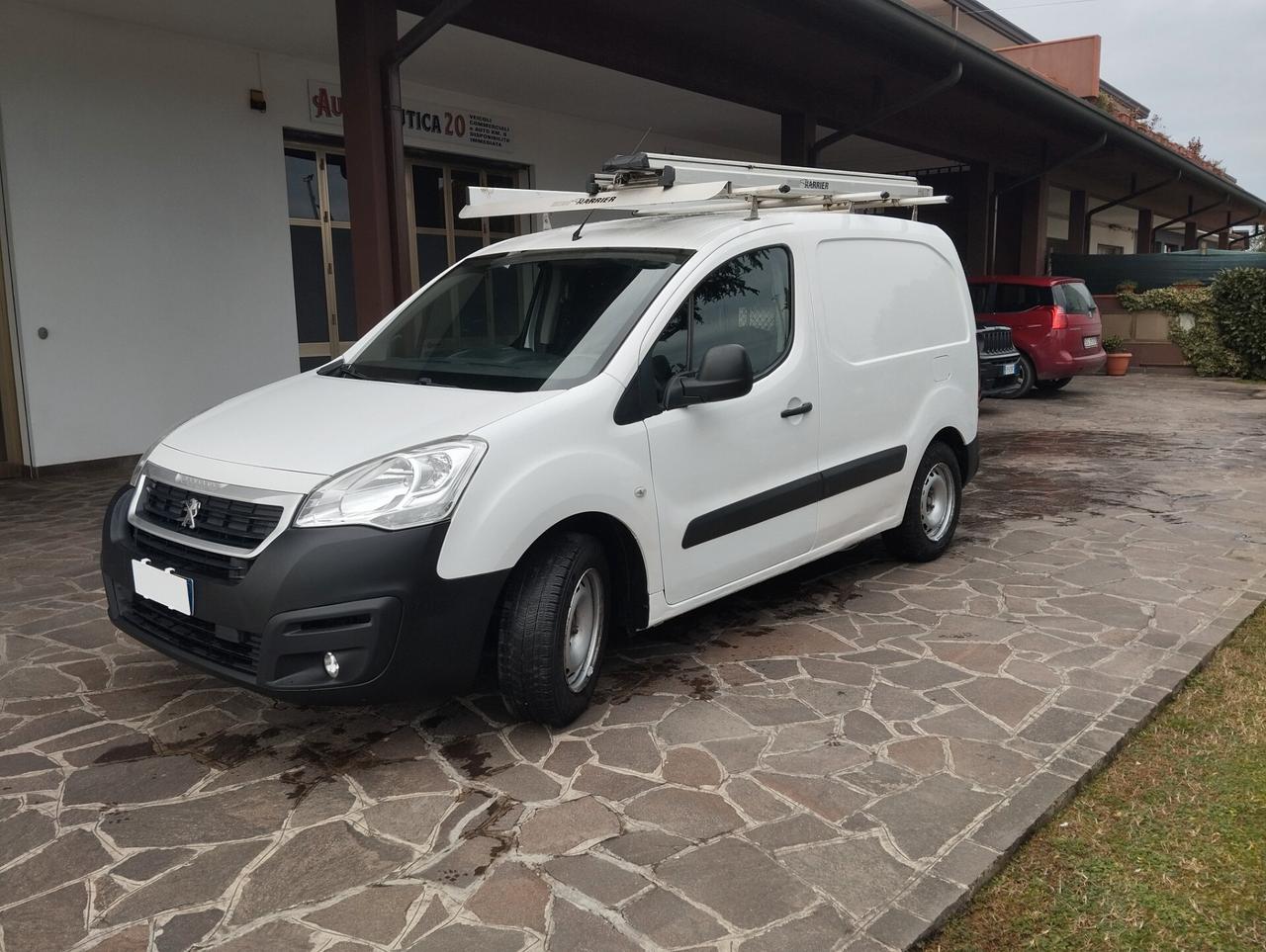 Peugeot Partner Tepee BlueHDi 100 Outdoor tre posti