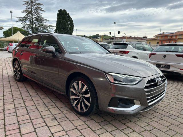 AUDI A4 Avant 30 TDI/136 CV S tronic S line