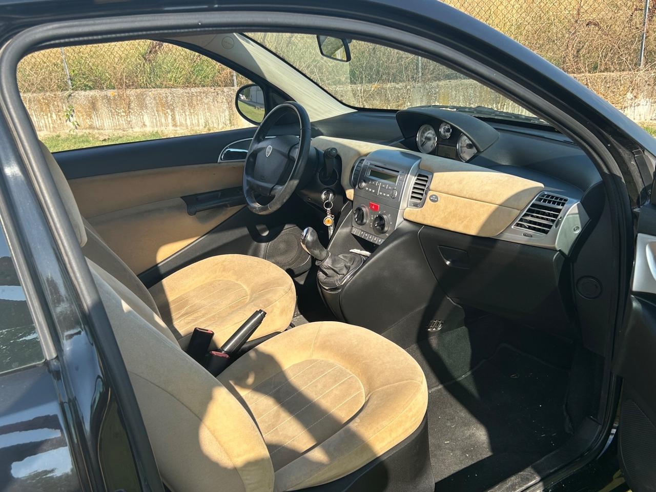 Lancia Ypsilon 1.3 MJT 75 CV Platino