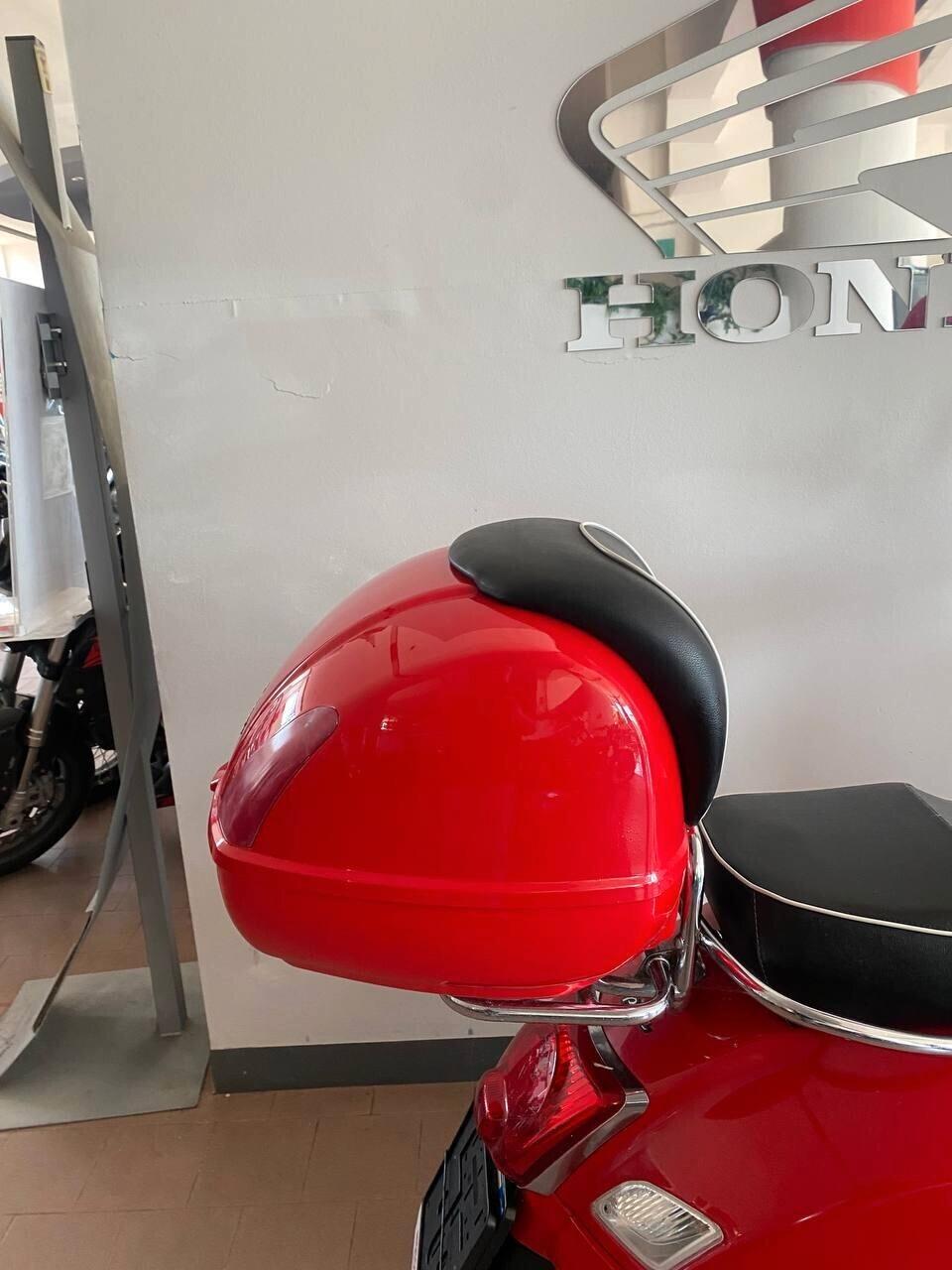 Piaggio Vespa 300 GTS