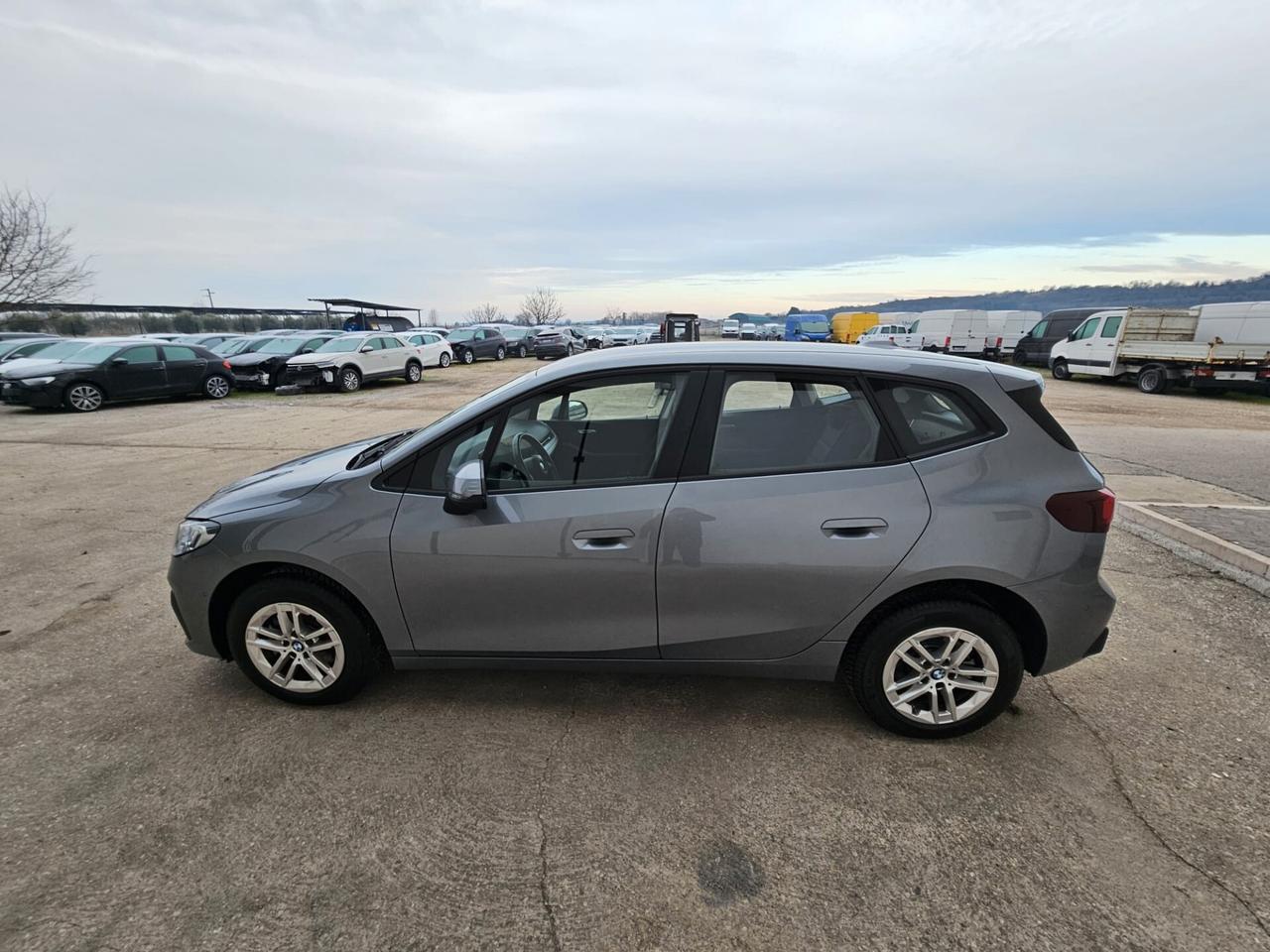 BMW 220 i Active Tourer mhev 48V MOTORE KO