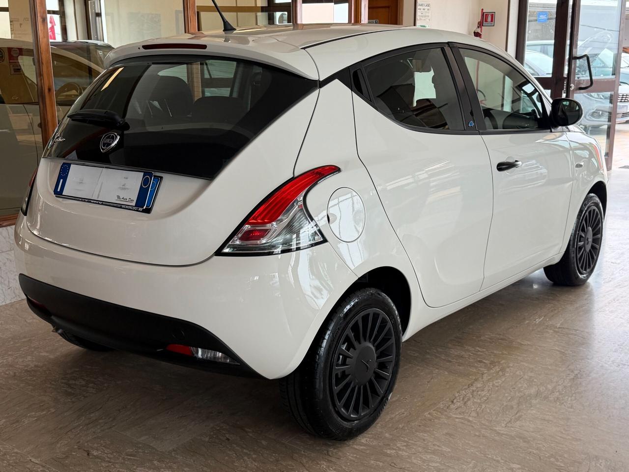 Lancia Ypsilon 1.2 69 cv. ELEFANTINO BLU
