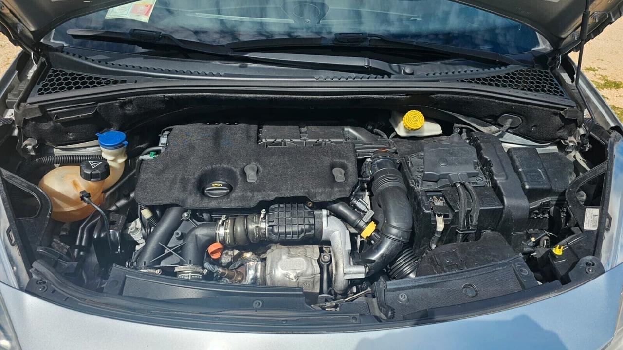 CITROEN DS3 2011 1.6 HDI 92 CV SoChic € 3.900,00