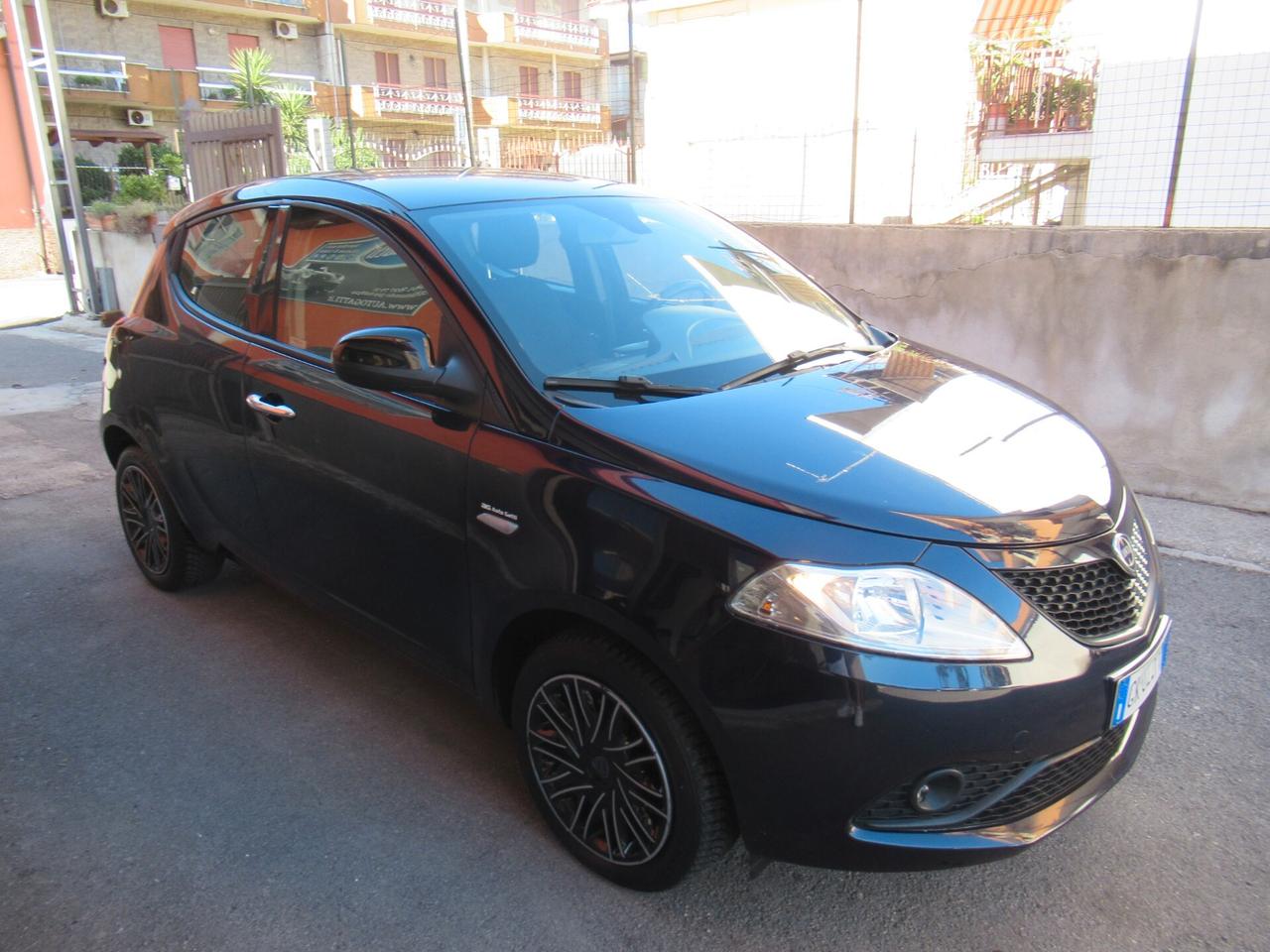Lancia Ypsilon 1.2 69 CV 5 porte Gold