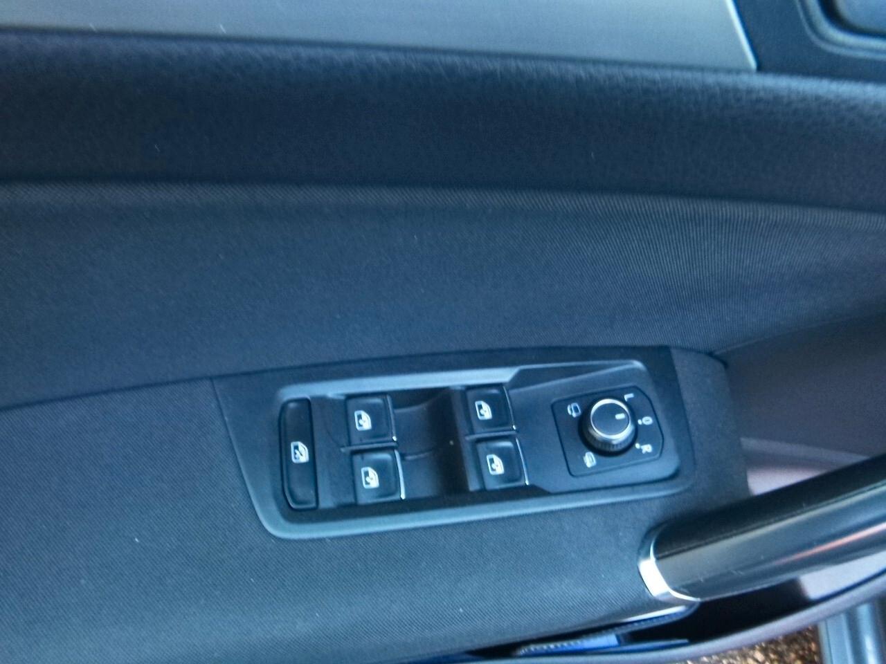 Volkswagen Touran 1.6 TDI 115 CV SCR DSG Executive BlueMotion Tech.