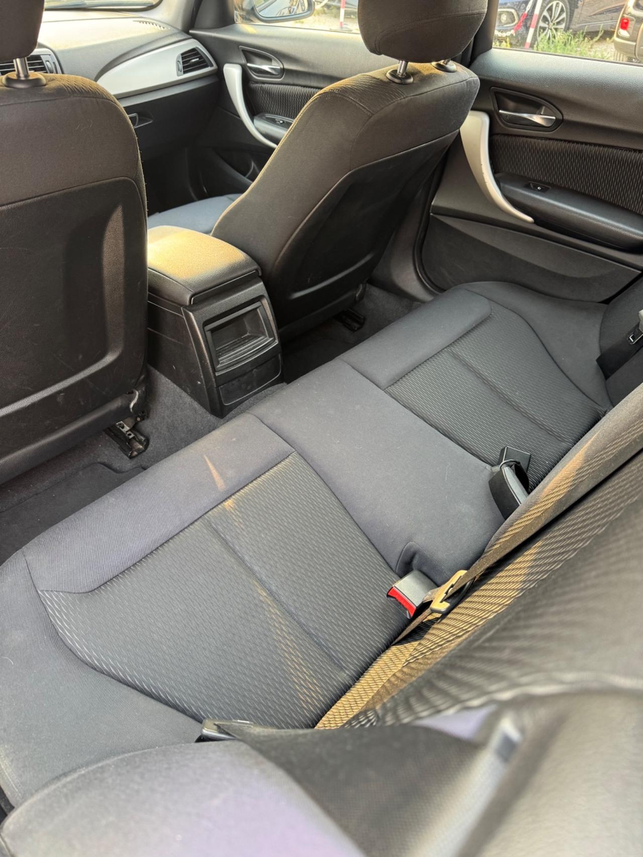 Bmw 116 116d 5p. Unique