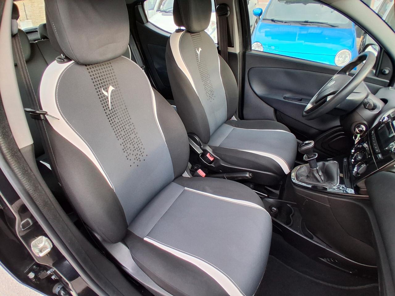 LANCIA YPSILON 1.2 BENZINA 69CVBLACK EDITION
