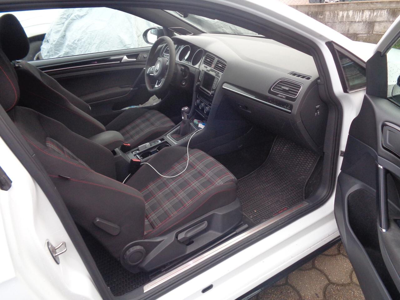 Volkswagen Golf GTI Golf GTI Performance 2.0 TSI DSG 3p. BlueMotion Technology STAGE 3