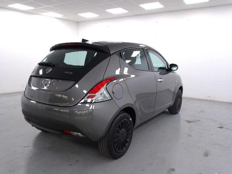 Lancia Ypsilon 1.0 firefly hybrid Silver s&s 70cv