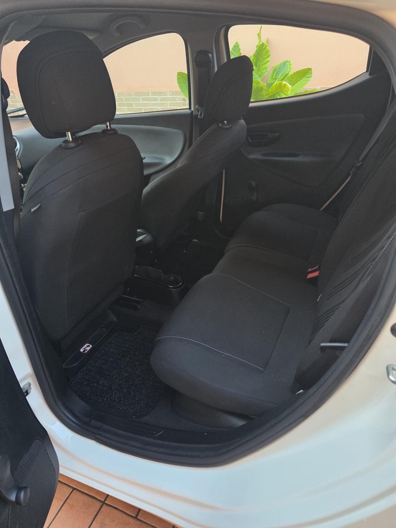 Lancia Ypsilon 1.0 FireFly 5 porte S&S Hybrid Ecochic Gold