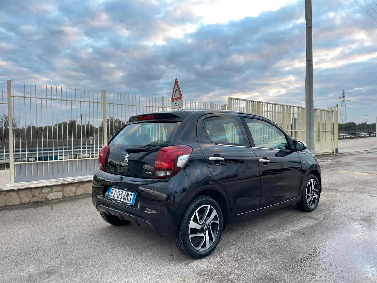 PEUGEOT 108 VTi 68 5 porte Allure TOP!