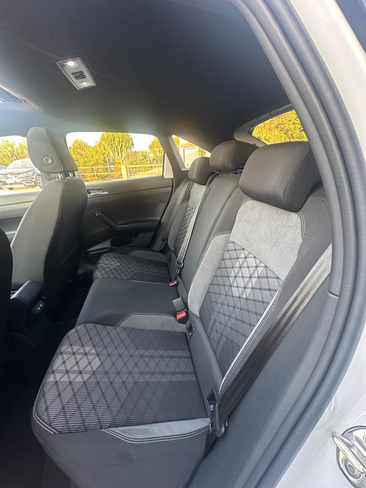Volkswagen Taigo 1.0 TSI 110 CV DSG R-Line