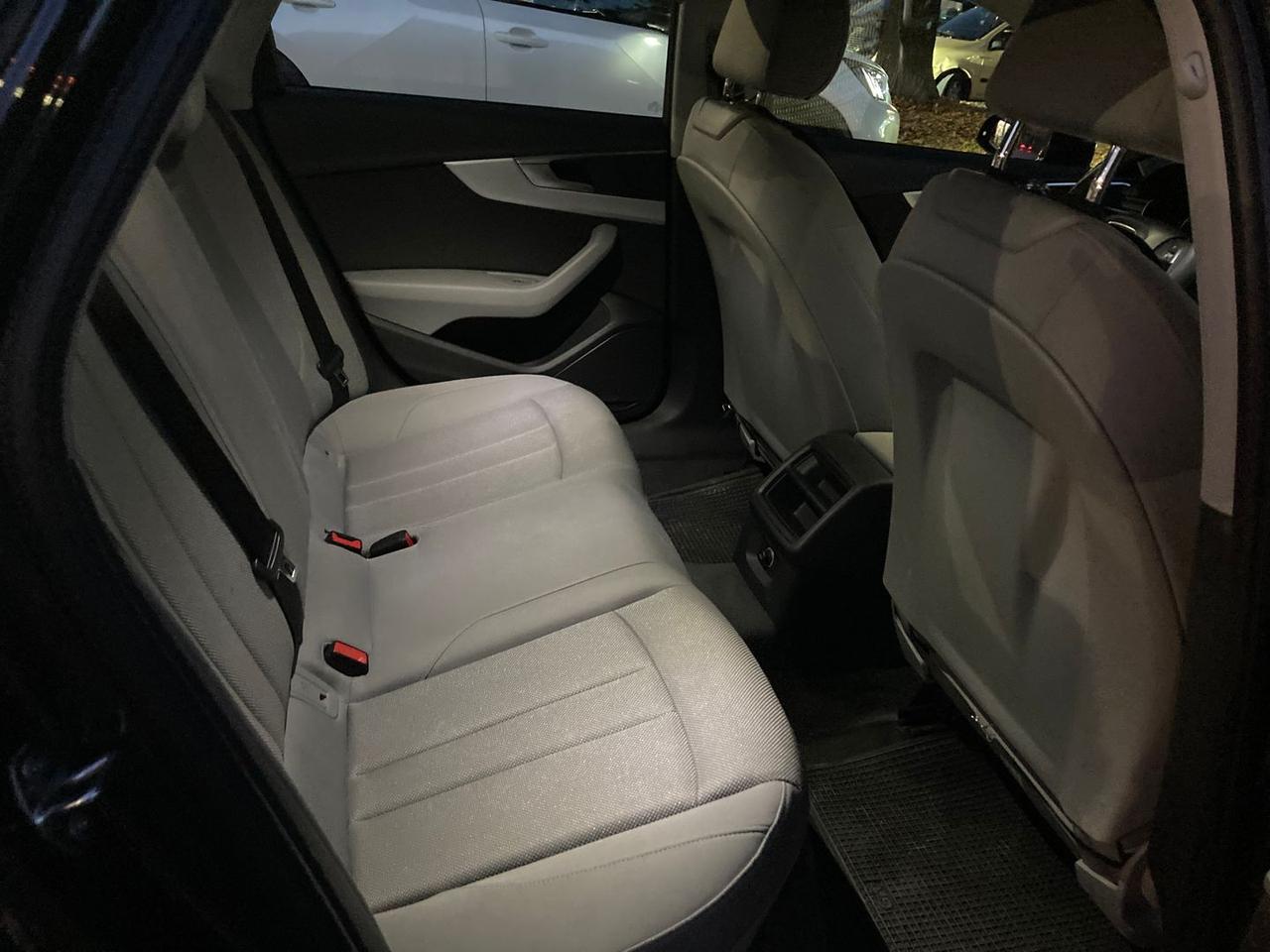 Audi A4 2.0 35 TDI Business #7324