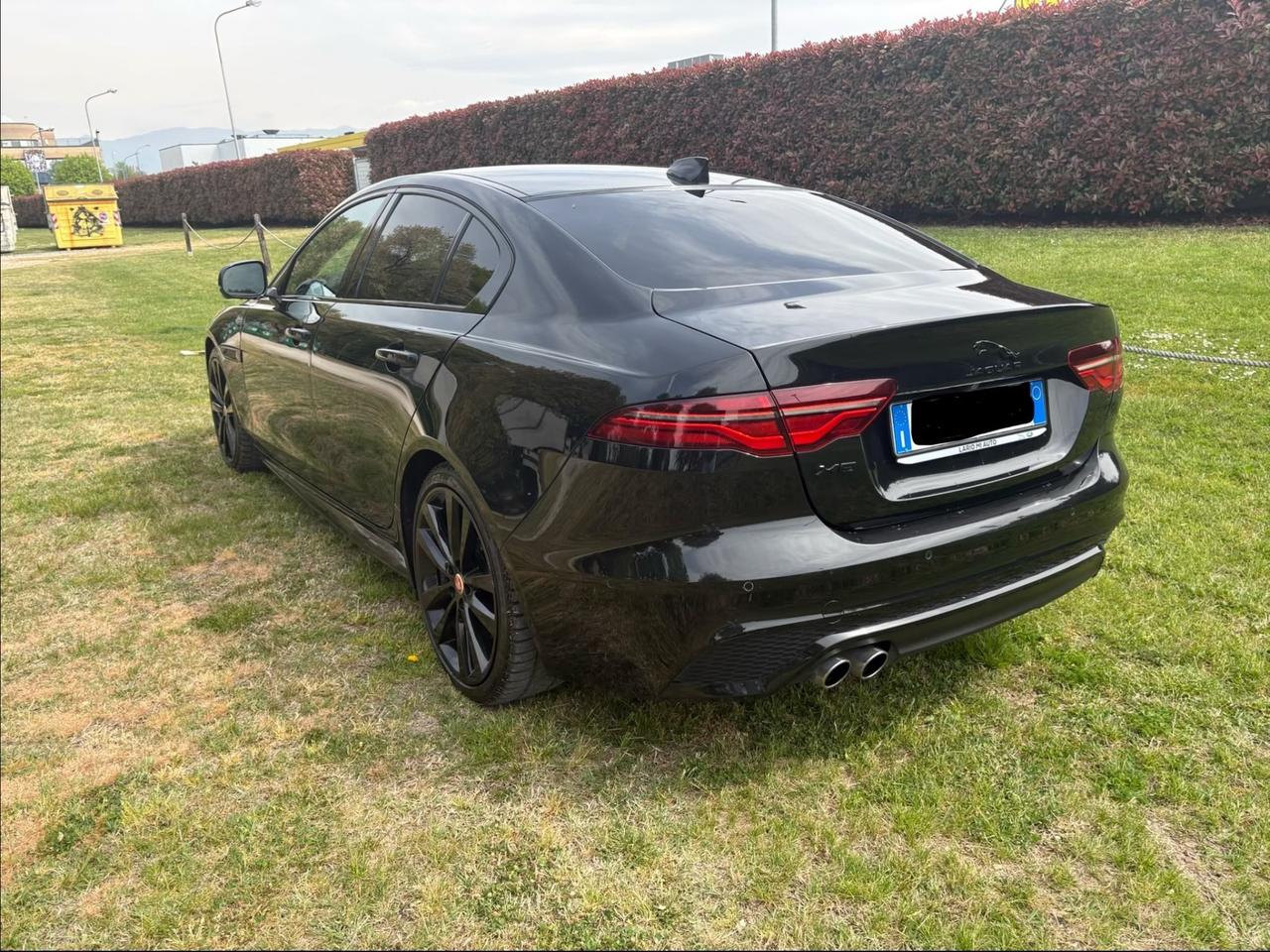 Jaguar XE 2.0 D 204 CV aut. R-Dynamic black edition