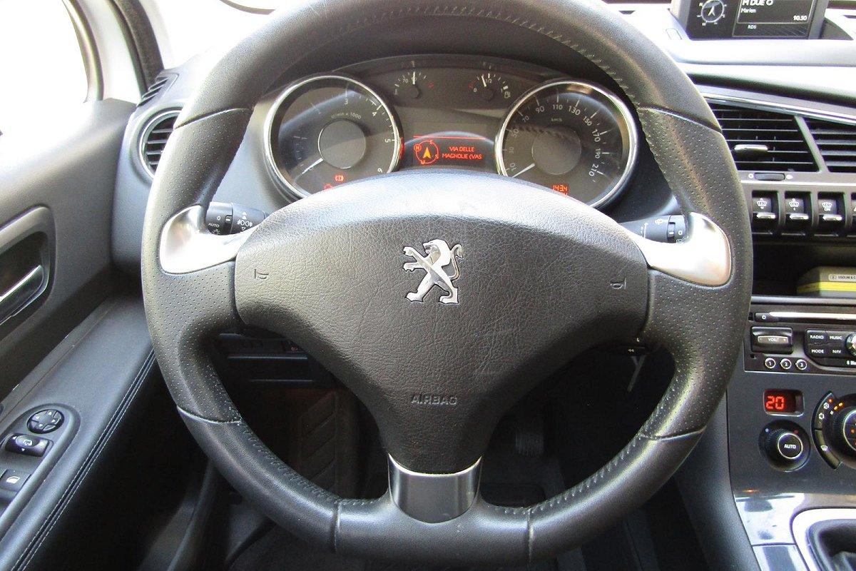 PEUGEOT 3008 1.6 HDi 115CV Business