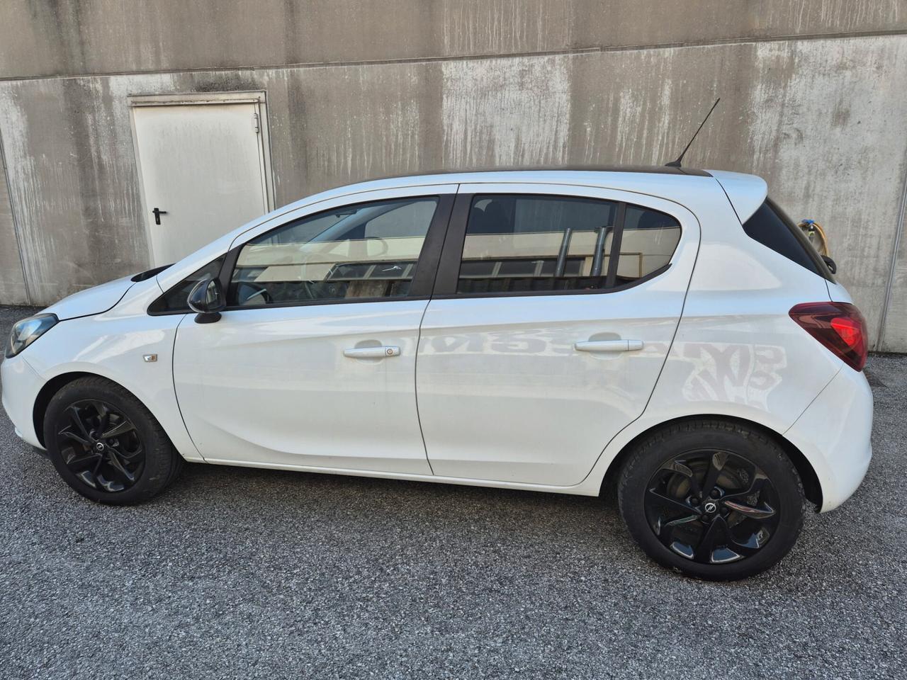 Opel Corsa 1.4 90CV 5 porte Black Edition