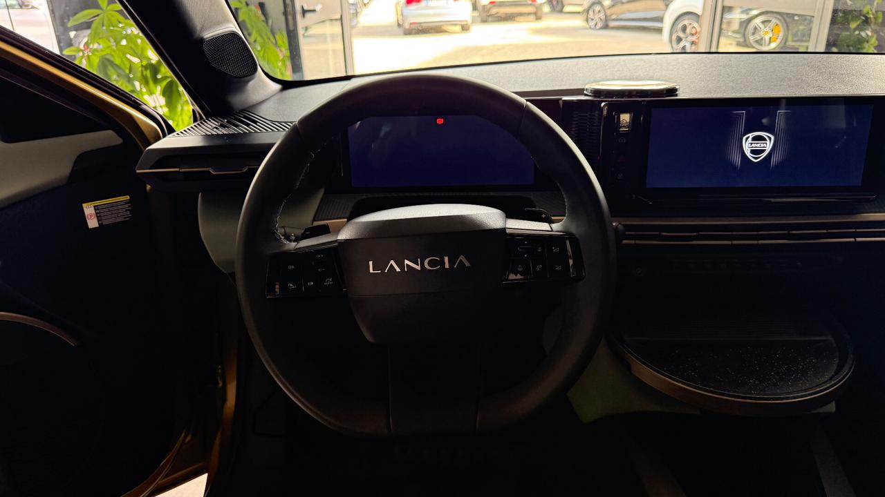 Lancia Ypsilon Hybrid e-DCT