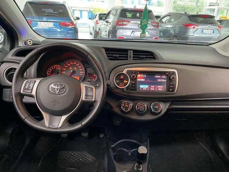 Toyota Yaris Yaris 1.0 5 porte Lounge - OK NEOPATENTATI - CATENA DI DISTR - GOMME 4 STAG