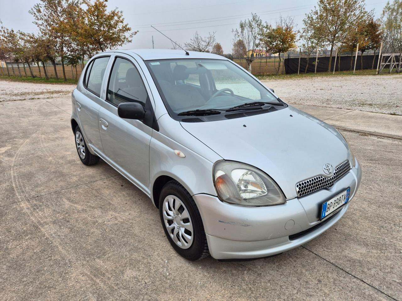 Toyota Yaris 1.0i 16V cat 5 porte neopatentati