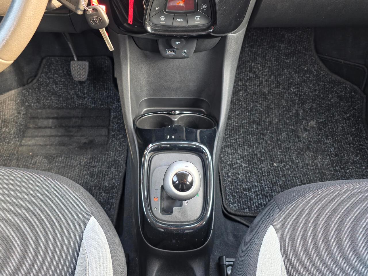 Toyota Aygo 1.0 VVT-i 69 CV 5 porte x-cite MMT 2014-E5B Automatico NEO