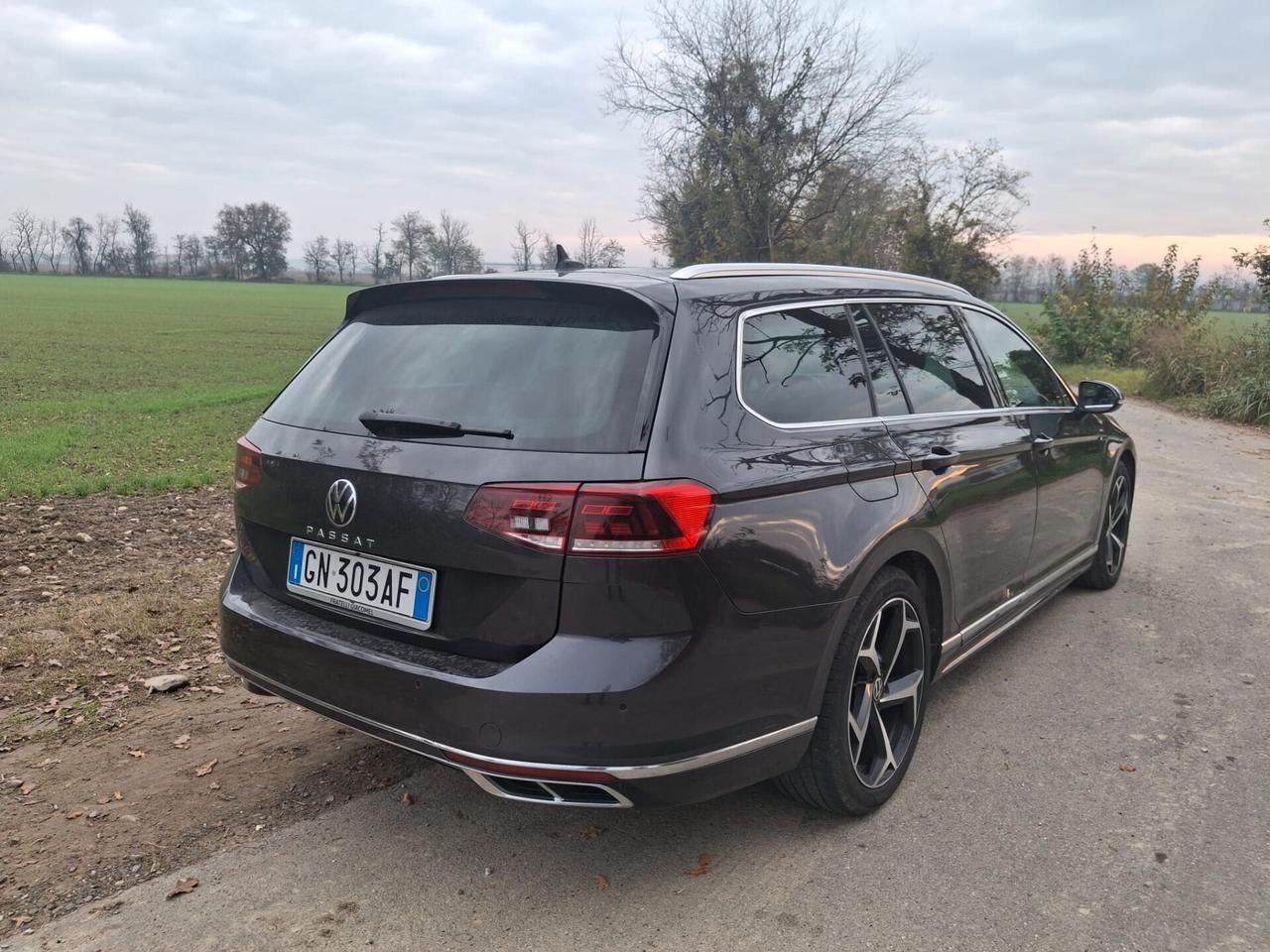 Volkswagen Passat Variant 2.0 TDI R Line 200 CV DSG Executive