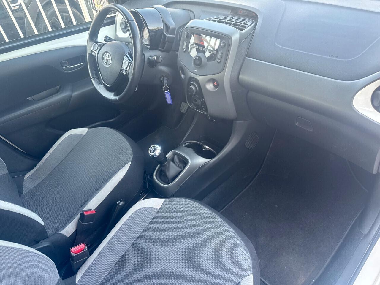 Toyota Aygo Connect 1.0 VVT-i 72 CV 5 porte x-play