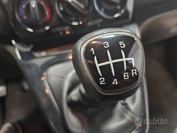 lancia ypsilon ecochic hybrid