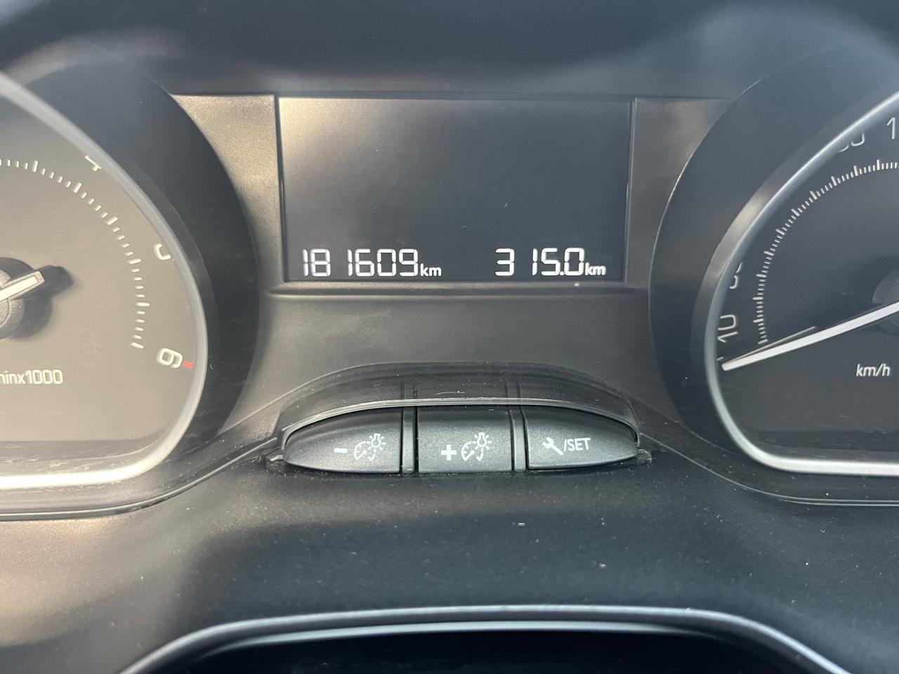 Peugeot 208 1.6 bluehdi 75 cv Allure