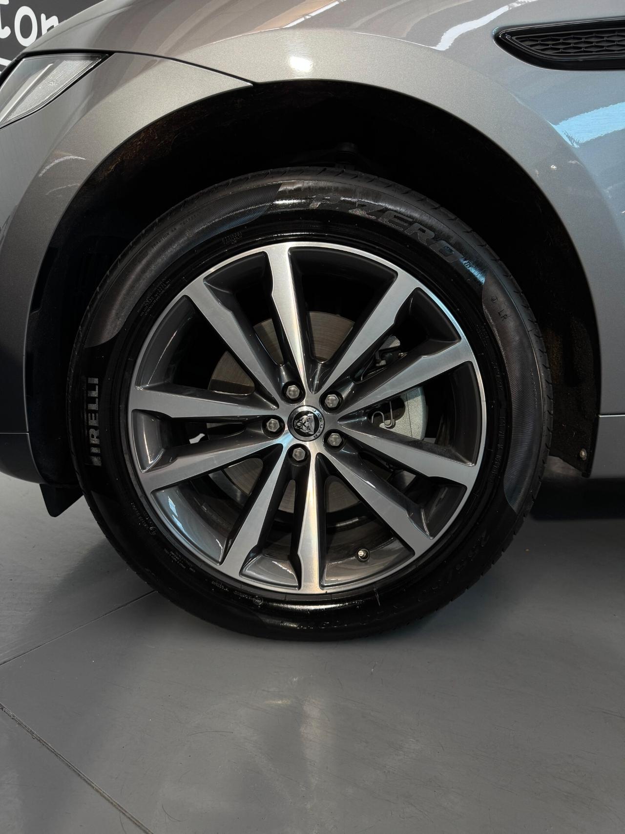 Jaguar F-Pace R-Dynamic SE D200 MHEV AWD 2.0cc 204cv Tagliandi ufficiali