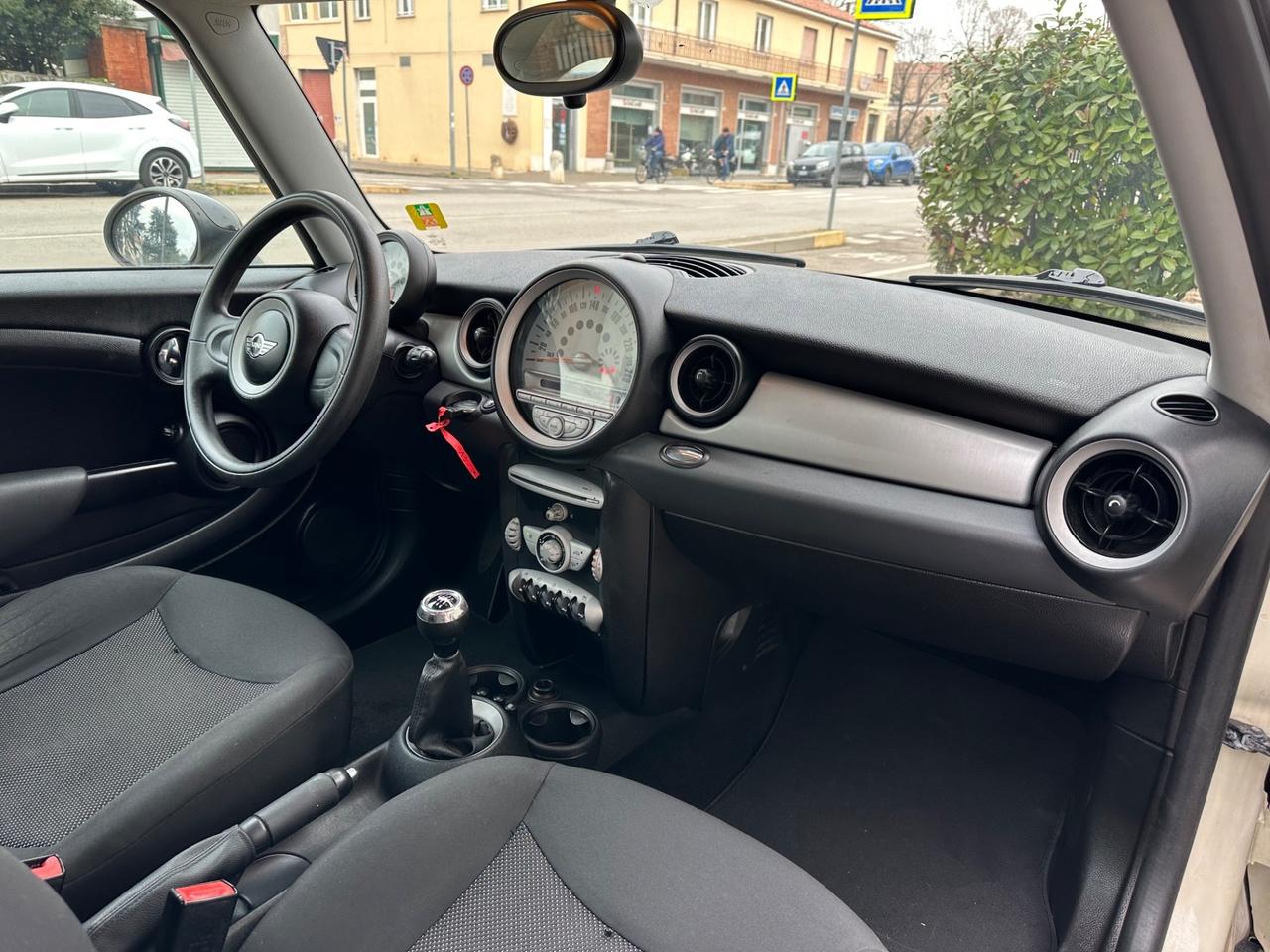 Mini 1.6 16V Cooper One (55kW)