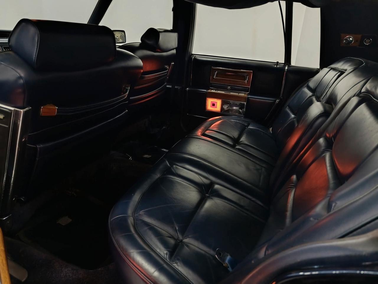 Cadillac Fleetwood BROUGHAM