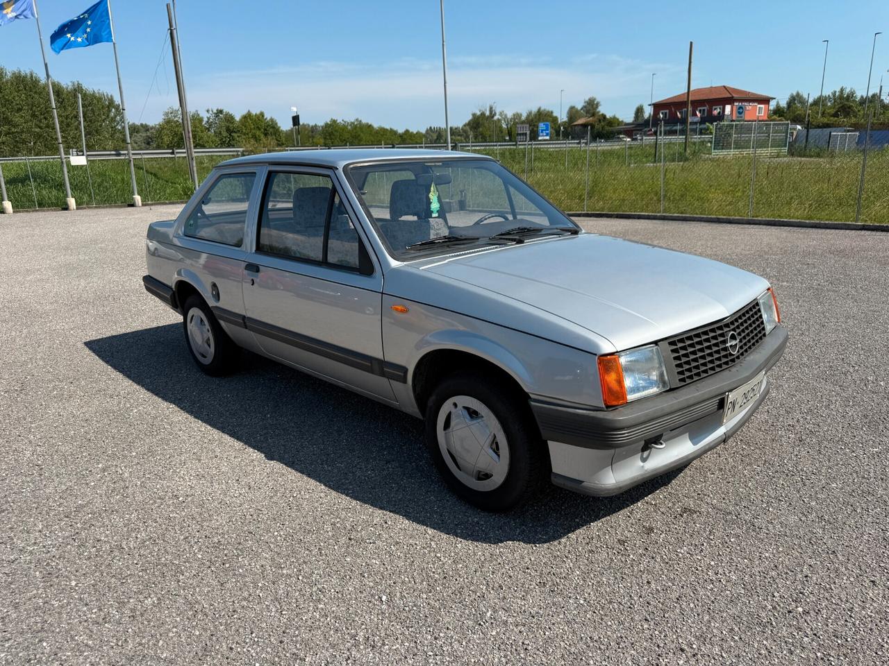 Opel Corsa 1.2 2 Porte TR
