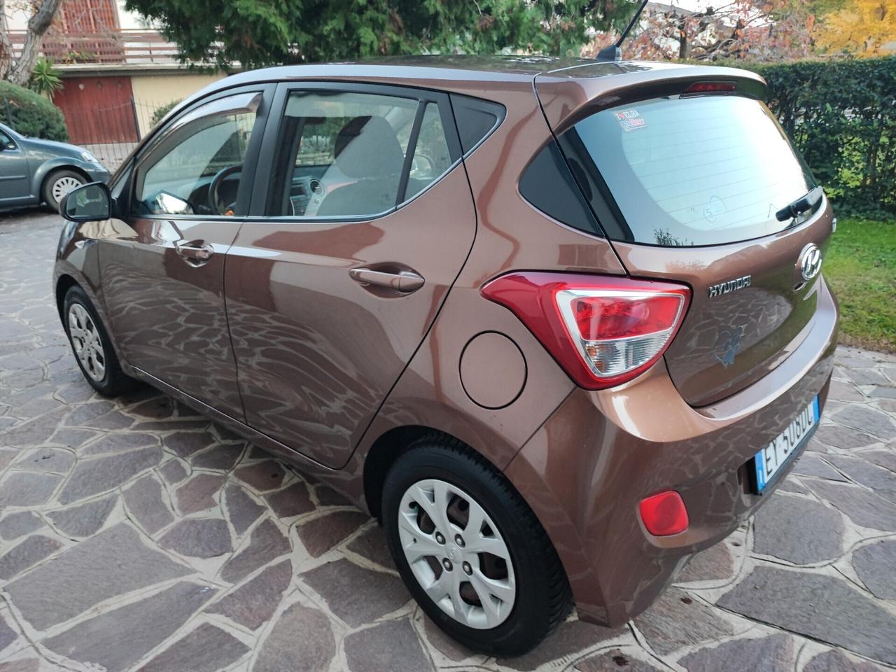 Hyundai i10 1.0 Benz 5 porte neopatentati