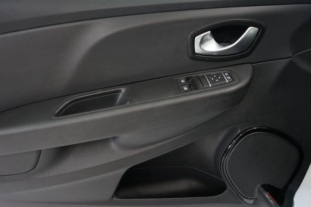 RENAULT Clio TCe 12V 90 CV GPL 5 porte Moschino Life