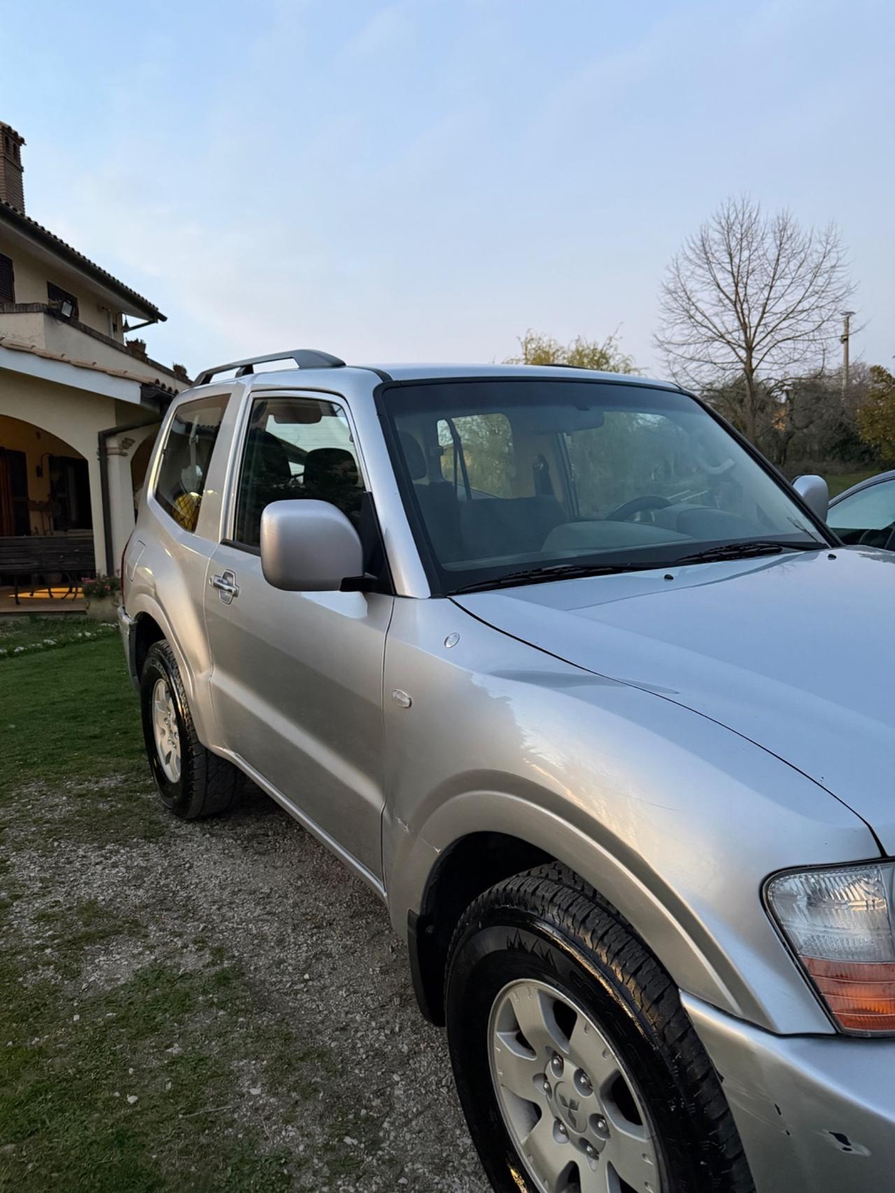 Mitsubishi Pajero 2.5 TDI 3p. Instyle
