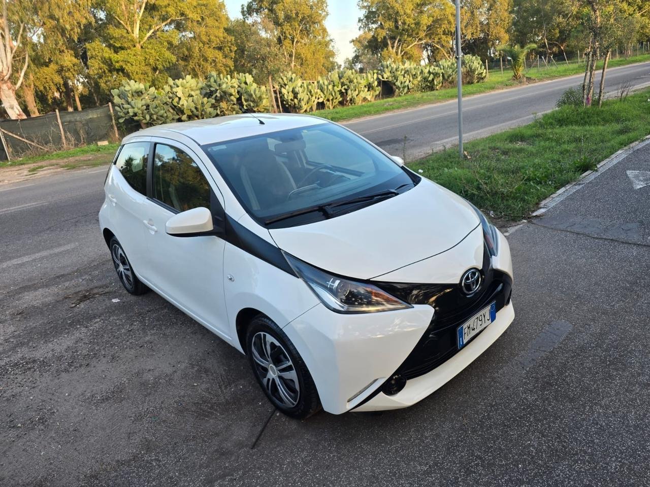 Toyota Aygo 1.0 VVT-i 69 CV 5 porte x-cite TSS MMT
