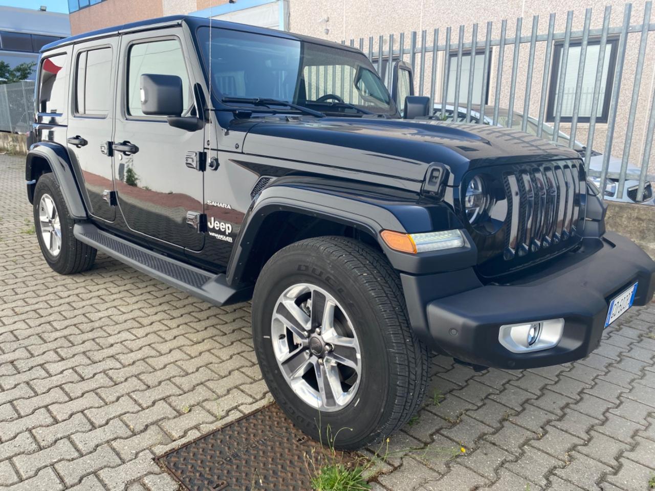 Jeep Wrangler Unlimited 2.0 Turbo Sahara con ACCESSORI