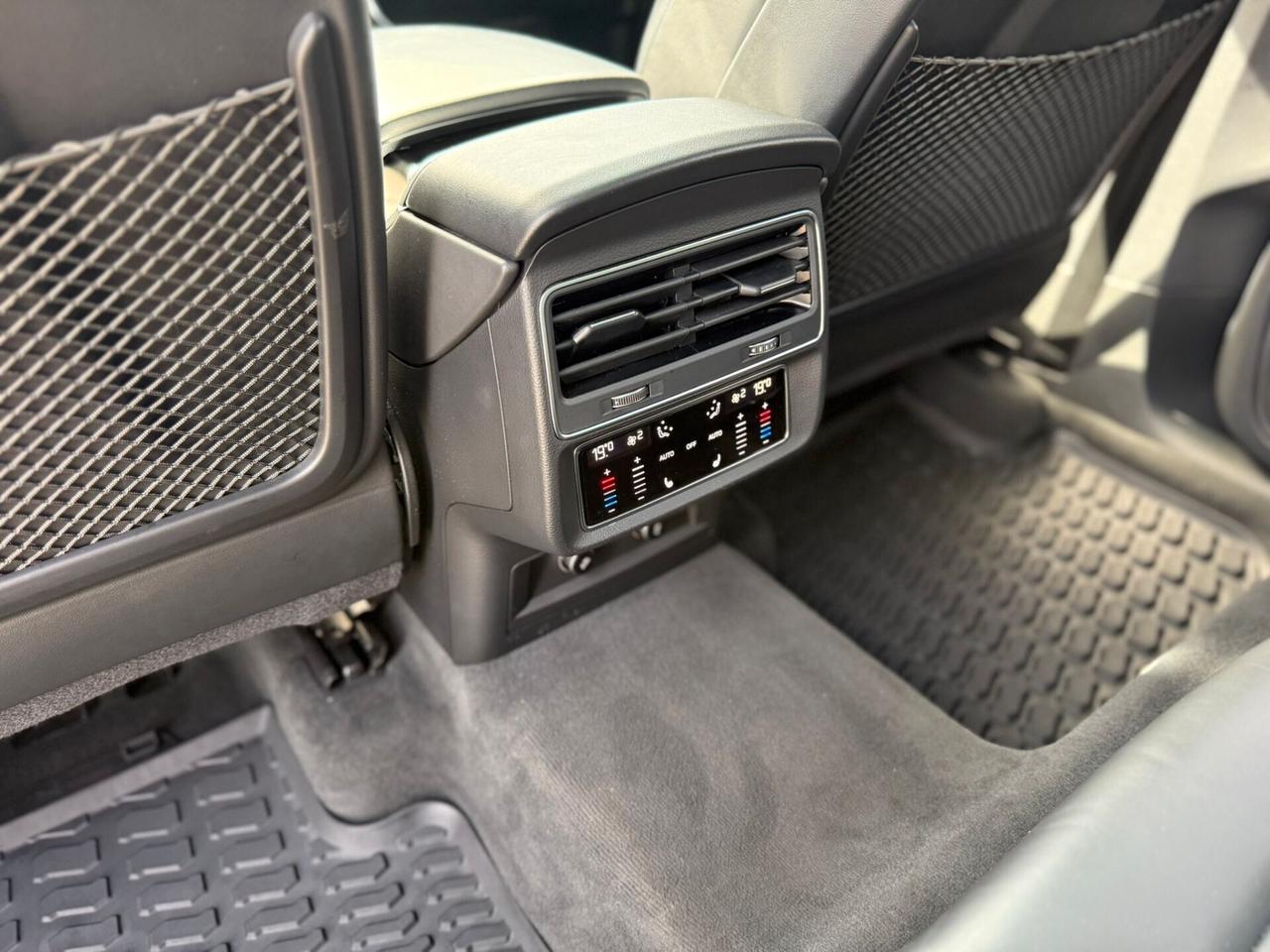 Audi Q8 RS TFSI V8 quattro tiptronic