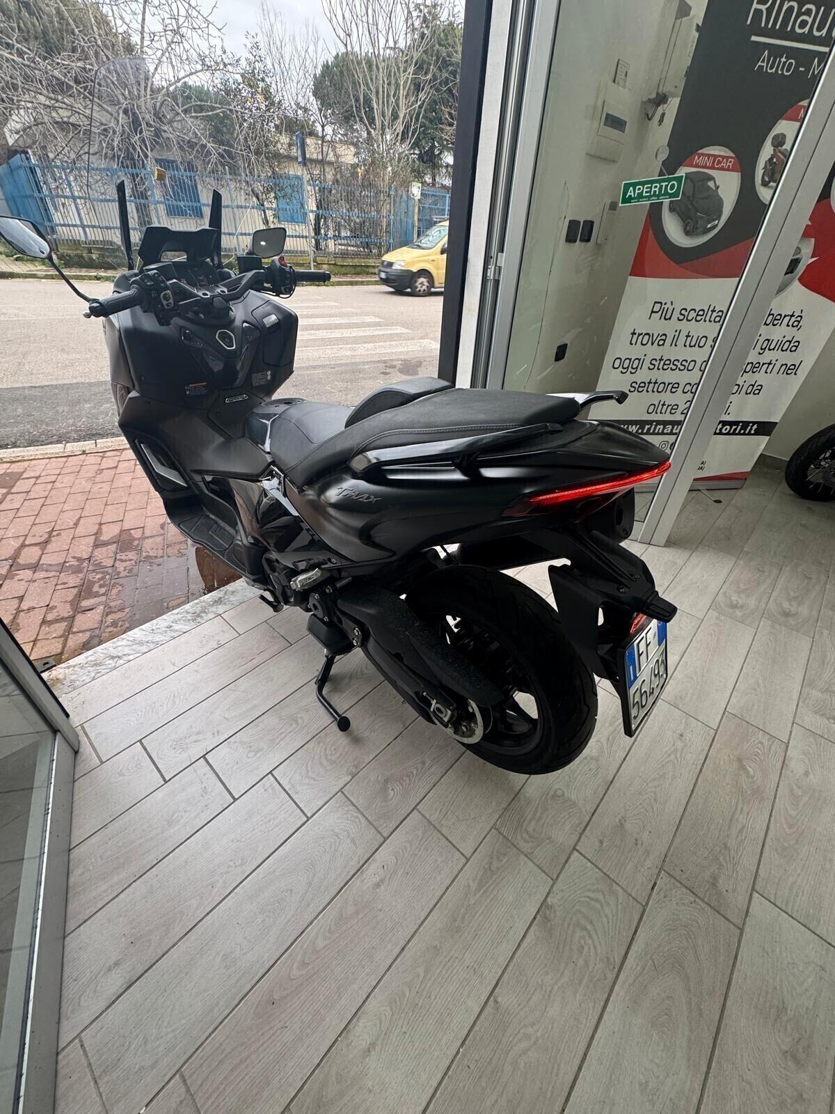 Yamaha TMAX 560