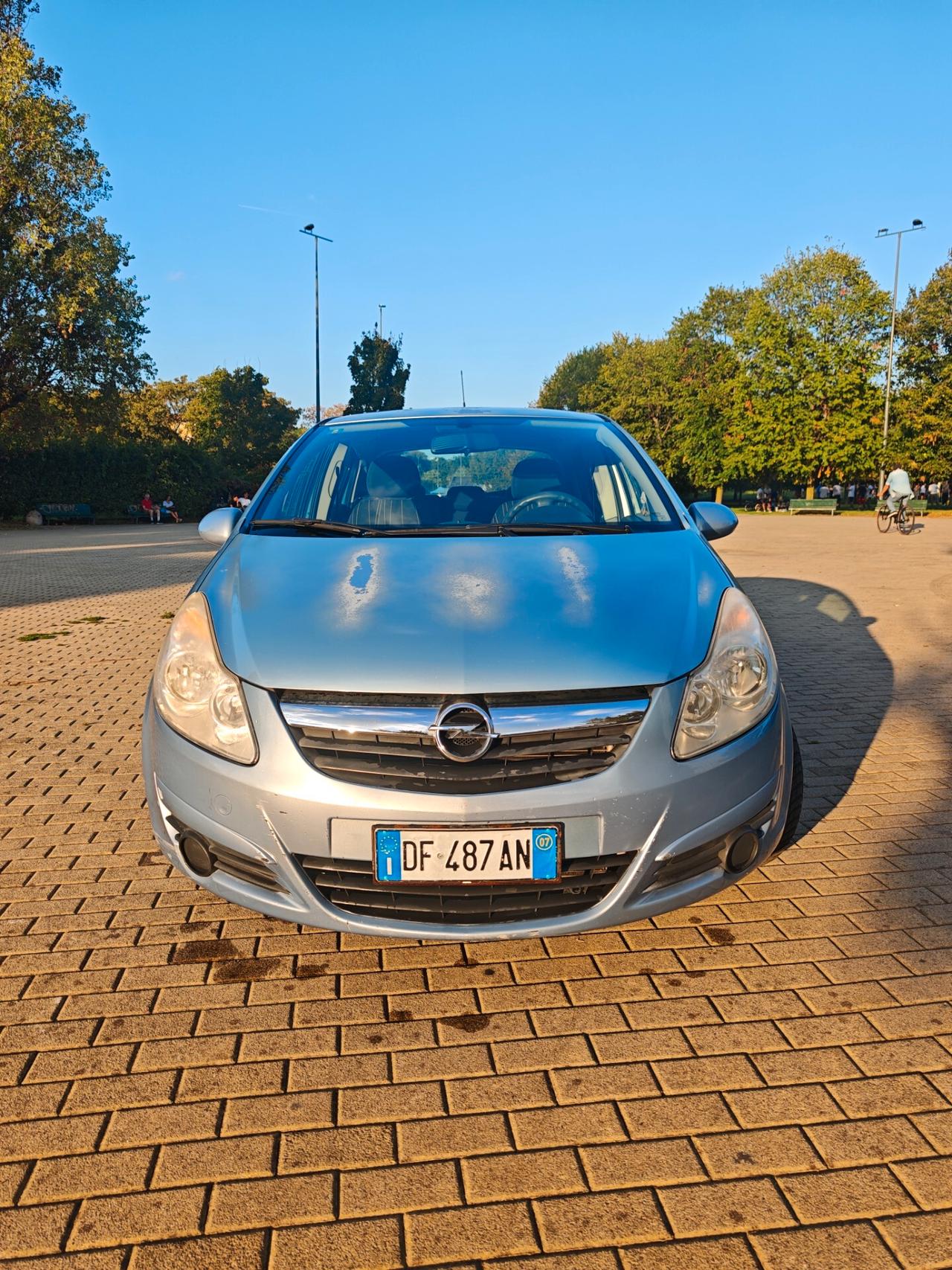 Opel Corsa 1.4 16V 5 porte Cosmo