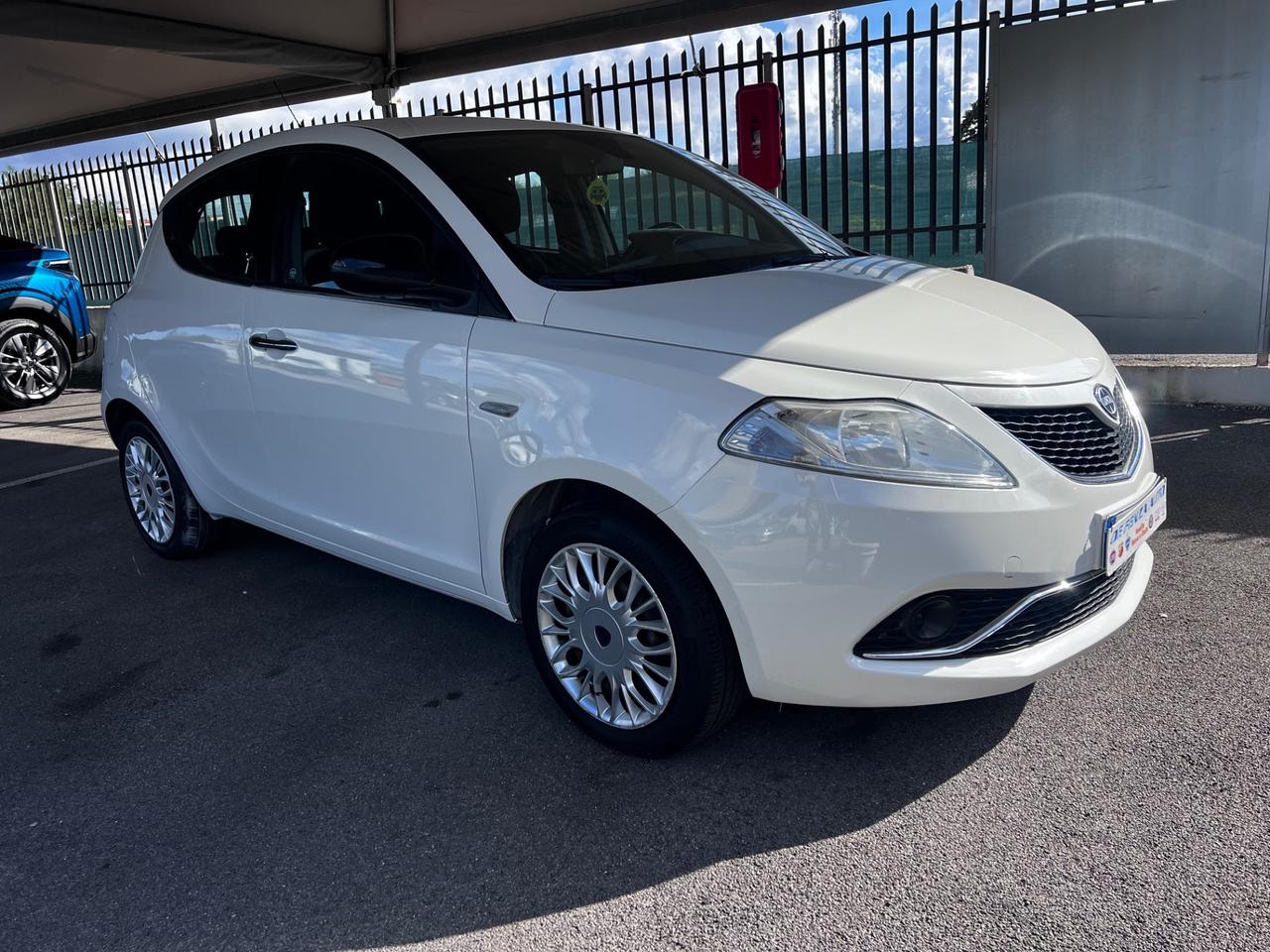Lancia Ypsilon 1.2 69 CV 5 porte Silver