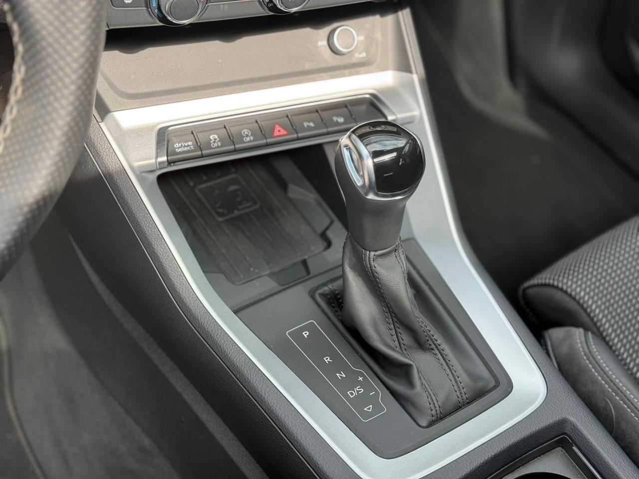 Audi Q3 35 TDI S tronic line edition Aut. Led .Tetto Apribile Pelle Navy Camera Matrix