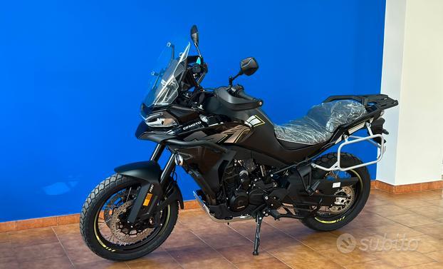 CF Moto MT 800 Explore tua a soli 98 euro al mese